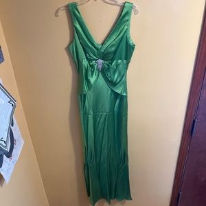 Cachet- long dress in green